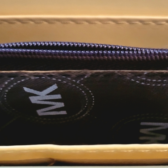 MK Coral Wallet - Picture 4 of 6